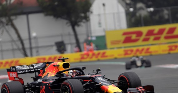 Max Verstappen (Red Bull) wygrał kwalifikacje przed niedzielnym wyścigiem o Grand Prix Meksyku, 18. rundą mistrzostw świata Formuły 1. Holender triumfował na tym torze w dwóch ostatnich latach. Robert Kubica (Williams) ruszy z ostatniego miejsca.