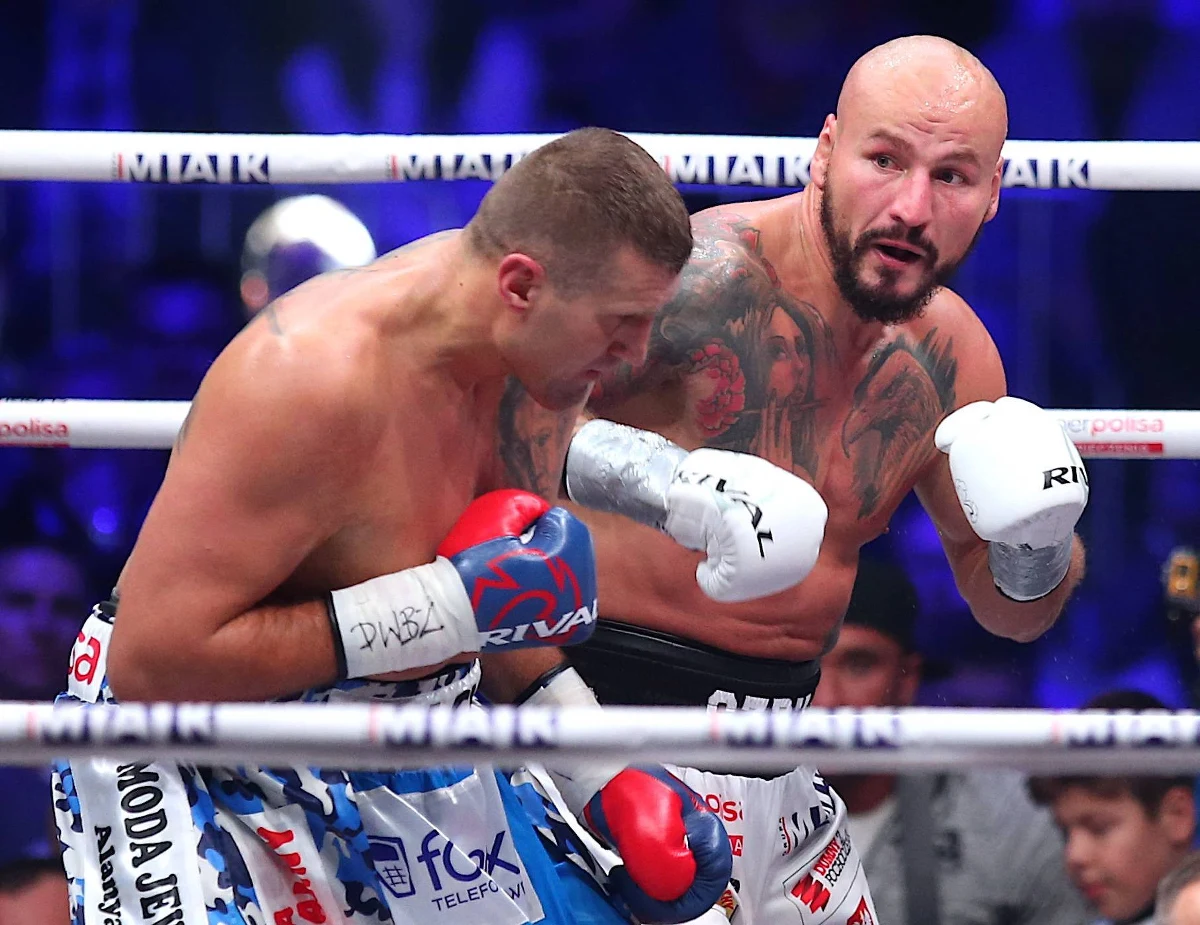 Artur Szpilka pokonał w pierwszej rundzie przez nokaut Fabio Tuiacha z Włoch podczas gali KnockOut Boxing Night 8 – informuje Onet. Po walce zapowiedział, że na stałe zamierza się przenieść do wagi junior ciężkiej.