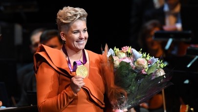 Gala 100-lecia PKOI. Po siedmiu latach Anita Włodarczyk dostała "zaległy" medal z Londynu