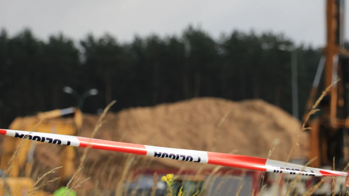 Wrak Race w Jeleniej Górze na Dolnym Śląsku został przerwany z powodu znalezionego na trasie rajdu niewybuch. Impreza została przerwana. 