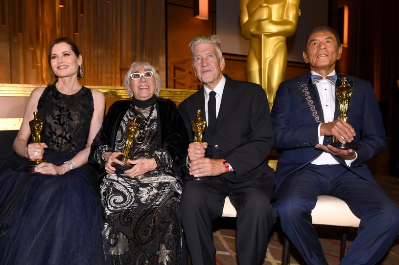 Amerykański aktor Wes Studi oraz reżyserzy - Włoszka Lina Wertmueller i Amerykanin David Lynch - zostali laureatami tegorocznych honorowych Oscarów za całokształt osiągnięć. Aktorka Geena Davis otrzymała nagrodę im. Jeana Hersholta za działalność humanitarną.