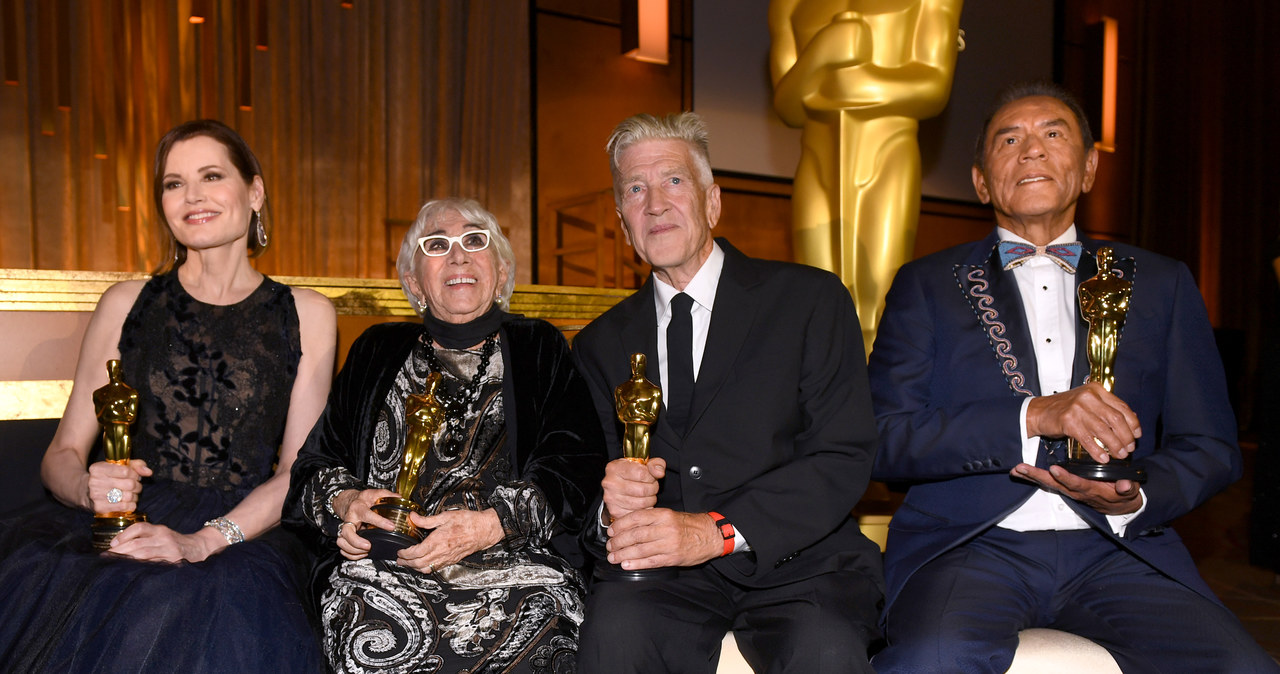 Amerykański aktor Wes Studi oraz reżyserzy - Włoszka Lina Wertmueller i Amerykanin David Lynch - zostali laureatami tegorocznych honorowych Oscarów za całokształt osiągnięć. Aktorka Geena Davis otrzymała nagrodę im. Jeana Hersholta za działalność humanitarną.