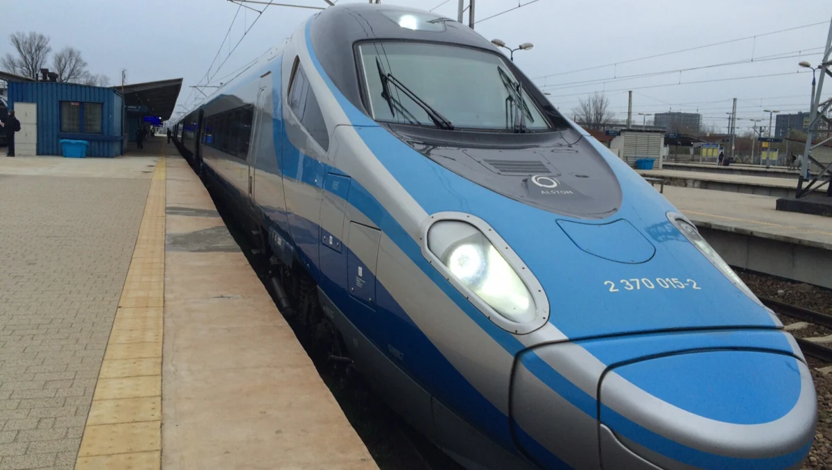 Awaria pociągu Pendolino w rejonie stacji Psary w powiecie będzińskim na Śląsku. Składem relacji Gliwice - Gdynia jechało ponad 300 pasażerów.