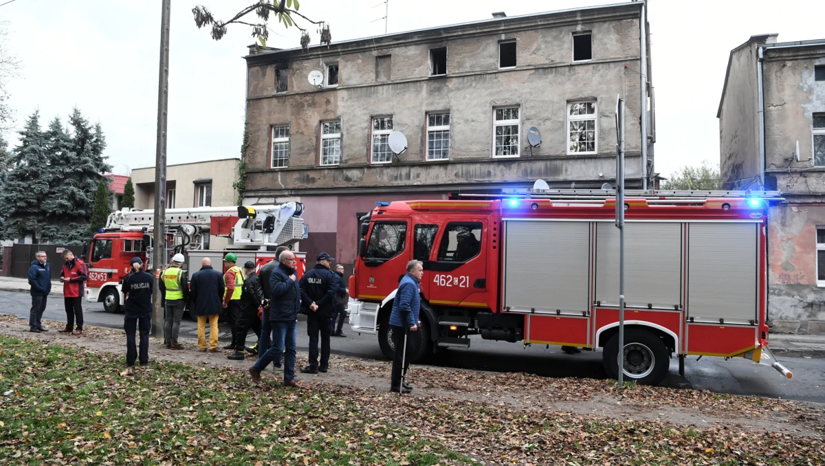 Policja zatrzymała 61-letniego lokatora kamienicy w Inowrocławiu (Kujawsko-pomorskie), gdzie w poniedziałek w pożarze zginęła kobieta z trzema córeczkami. Wyjaśniany będzie jego ewentualny związek ze sprawą - poinformowała we wtorek rzeczniczka Komendy Wojewódzkiej Policji w Bydgoszczy podinsp. Monika Chlebicz.