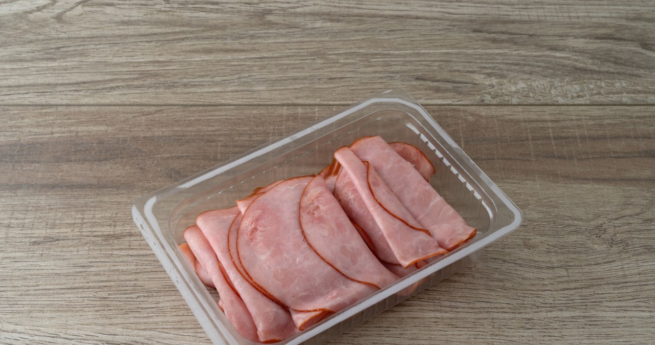 Przechowujesz tak wędlinę? Nic dziwnego, iż gwałtownie traci świeżość