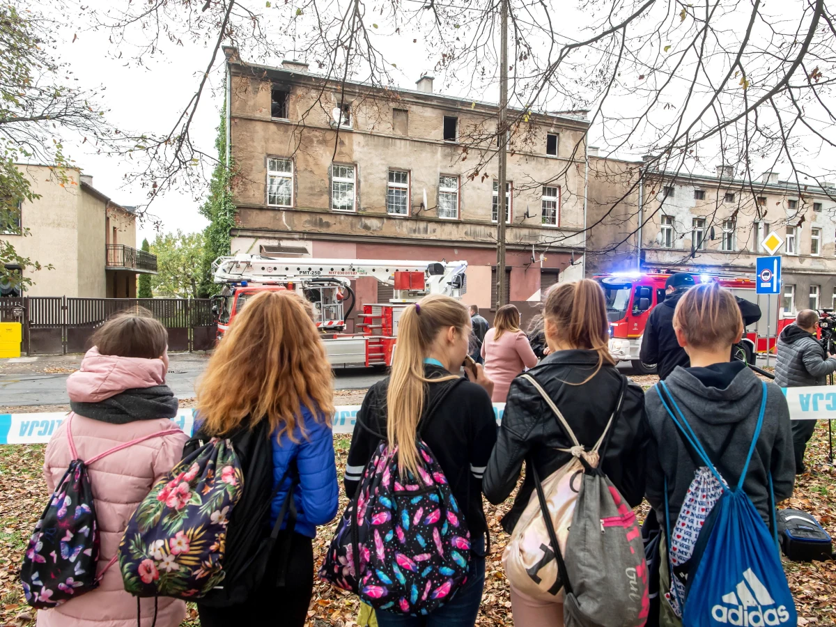 Zarzut nieumyślnego sprowadzenia pożaru, którego skutkiem była śmierć ludzi, usłyszał 60-letni mieszkaniec Inowrocławia. Został również złożony wniosek o areszt dla mężczyzny.