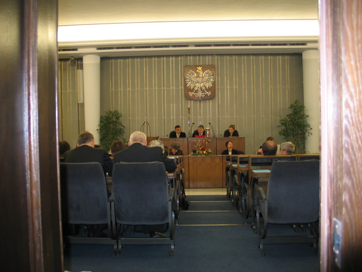 8 listopada ma zostać zaaprobowany kandydat opozycji na marszałka Senatu - podała w środę "Gazeta Wyborcza".  "GW" w artykule na ten temat powołuje się na ustalenia liderów KO, Lewicy i PSL z pierwszego wspólnego spotkania w sprawie "paktu" w Senacie.