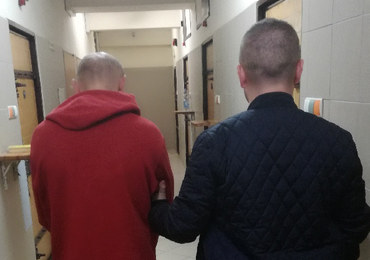 Biegał po kamienicy z kanistrem i groził, że ją spali. 34-latek zatrzymany