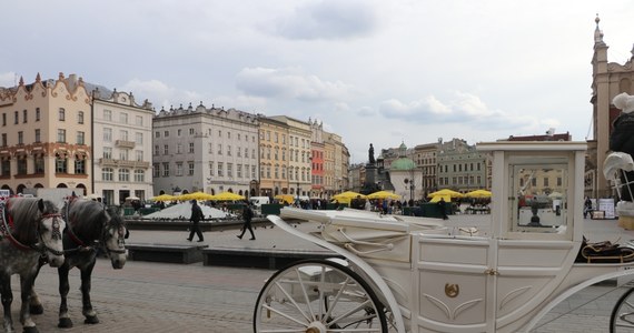 Jan Duda, ojciec prezydenta Andrzeja Dudy, został wybrany na przewodniczącego sejmiku województwa małopolskiego. Podczas sesji ślubowanie złożyło też sześcioro nowych radnych  wojewódzkich, którzy objęli mandaty po radnych wybranych do Sejmu.