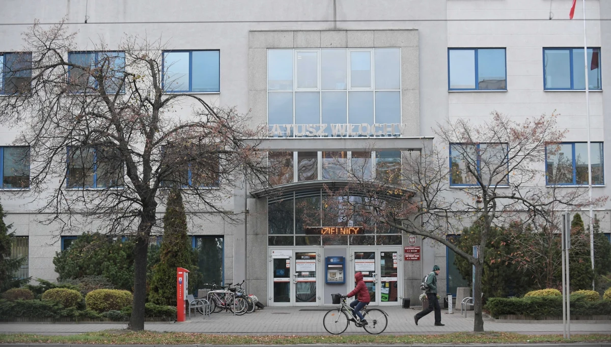 Są wnioski o trzymiesięczny areszt dla burmistrza warszawskiej dzielnicy Włoch Artura W. oraz tureckiego biznesmena Sabriego B. Samorządowiec miał od przedsiębiorcy przyjąć łapówkę w wysokości 200 tys. zł. Obaj zostali przyłapani przez agentów Centralnego Biura Antykorupcyjnego na gorącym uczynku.