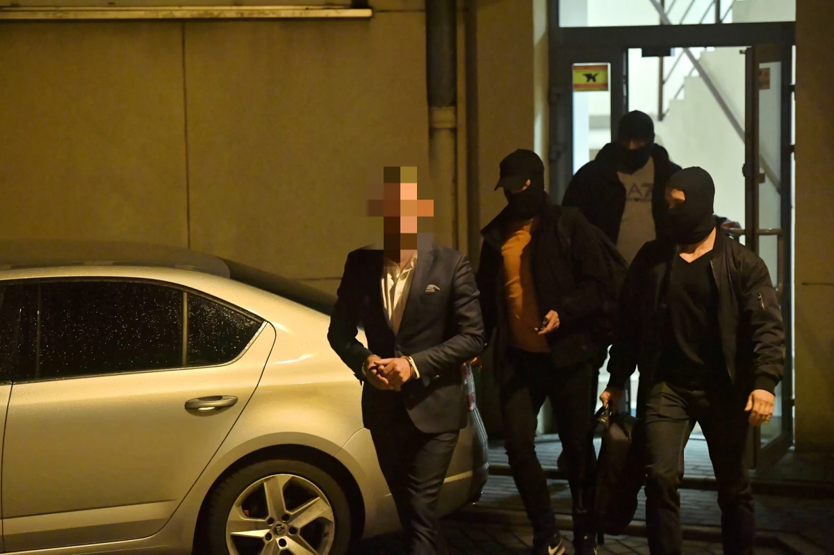 Trwają dziesiątki kontroli w urzędach i instytucjach, w których zatrzymany przez CBA burmistrz warszawskiej dzielnicy Włochy pełnił funkcje - zapowiedział prezydent Warszawy Rafał Trzaskowski.