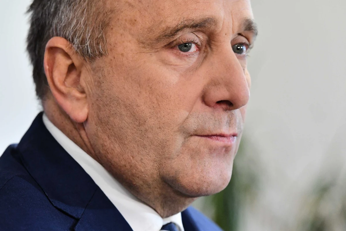 Platforma Obywatelska rozważa rozpisanie w ramach Koalicji Obywatelskiej prawyborów, które wyłonią kandydata na prezydenta - z decyzją zamierza jednak poczekać na stanowisko Donalda Tuska ws. jego ewentualnego startu w wyborach prezydenckich - takie swoje nieoficjalne ustalenia przekazała Polska Agencja Prasowa. Wedle tych informacji, gdyby szef Rady Europejskiej zdecydował się powalczyć o Pałac Prezydencki, Platforma z prawyborów ma zrezygnować.