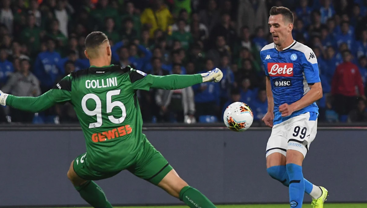 ​Arkadiusz Milik zdobył bramkę dla Napoli w zremisowanym 2:2 meczu z Atalantą Bergamo w 10. kolejce piłkarskiej ekstraklasy Włoch. To jego czwarty ligowy gol w sezonie, a łącznie 31., dzięki czemu zrównał się z najskuteczniejszym dotychczas Polakiem w Serie A - Zbigniewem Bońkiem.