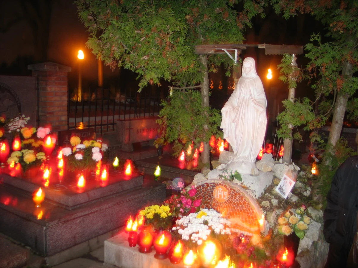 Jak każdego roku, z okazji Dnia Wszystkich Świętych nastąpi zmiana w organizacji ruchu wokół lubelskich cmentarzy. Poniżej sprawdzisz, co się zmienia. 