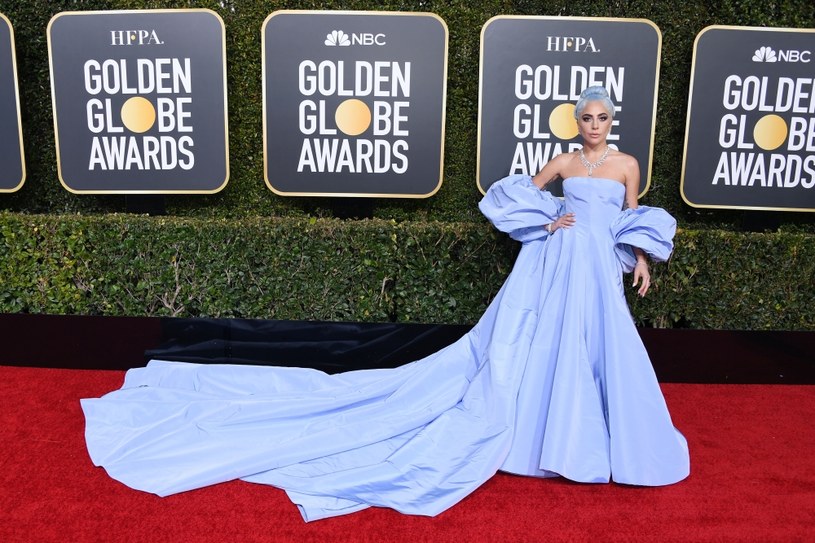 W styczniu 2019 r. Lady Gaga podbiła czerwony dywan lawendową suknią w stylu księżniczki od Valentino. Zaginiona w tajemniczych okolicznościach kreacja została wystawiona na sprzedaż przez pokojówkę, która ten piękny strój zdobyła... legalnie.