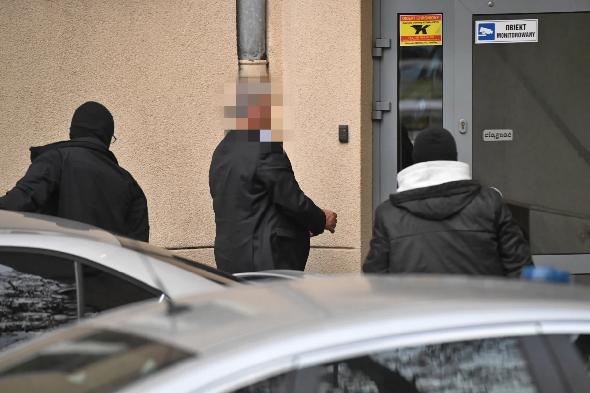 Turecki deweloper Sabri B., który według śledczych korumpował burmistrza warszawskiej dzielnicy Włochy, ma udziały w trzech inwestycjach na terenie dzielnicy zarządzanej przez Artura W. - dowiedział się reporter RMF FM Krzysztof Zasada. Obaj mężczyźni zostali zatrzymani na gorącym uczynku przez CBA tuż po przekazaniu i odbiorze 200 tysięcy złotych łapówki. Usłyszeli korupcyjne zarzuty, a prokuratura wniosła do sądu o ich tymczasowe aresztowanie. 