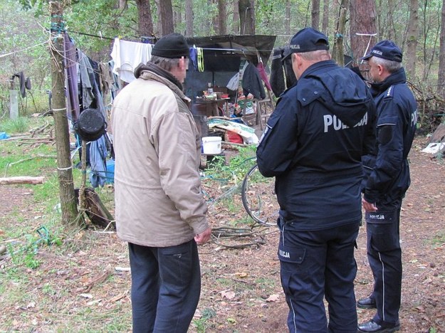 Dwaj policjanci z Gdańska zatrzymani. Nieoficjalnie: Chodzi o znęcanie się nad bezdomnym