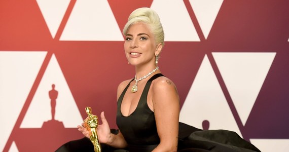 Lady Gaga - piosenkarka, którą oglądaliśmy niedawno w "Narodzinach gwiazdy" - zagra w nowym filmie Ridleya Scotta - podaje "Variety". Obraz przypomni historię słynnej rodziny Gucci. 