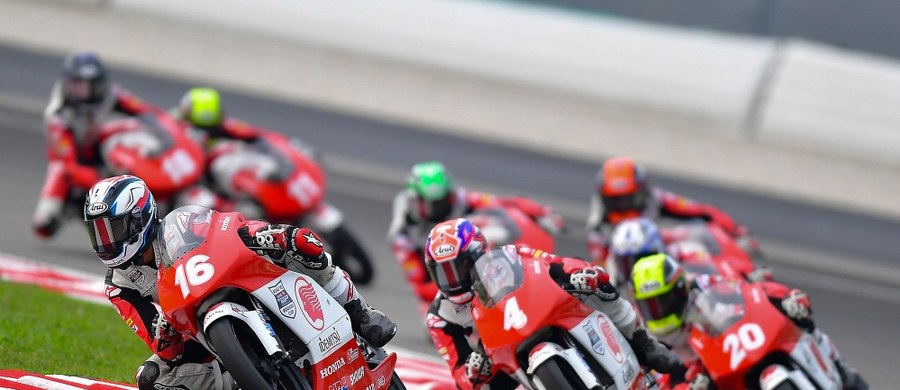 Indonezyjski motocyklista Afridza Munandar zmarł w wyniku obrażeń doznanych podczas wypadku na torze w Sepang w wyścigu Idemitsu Asia Talent Cup - poinformowali organizatorzy. Zawody towarzyszą rywalizacji w klasie MotoGP odbywającej się na tym kontynencie.