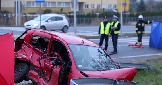 Dwie osoby zginęły w wypadku, do którego doszło na drodze krajowej nr 94 w Sławkowie. Zderzyły się tam dwa auta osobowe. 