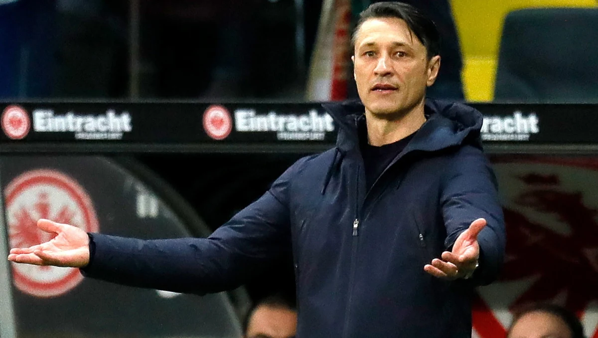 Niemiecki "Bild" po szokującej porażce Bayernu Monachium z Eintrachtem Frankfurt aż 1:5 zastanawia się, kto może zastąpić Niko Kovaca w roli trenera aktualnych mistrzów Bundesligi. Według dziennikarzy zespół może poprowadzić dwóch trenerów.