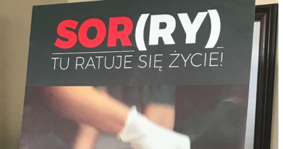 Od poniedziałku opolski NFZ rozpoczyna akcję informacyjną "Pozwól na SOR walczyć o życie". "Chcemy przypomnieć pacjentom, że szpitalne oddziały ratunkowe mają inne zadania niż przychodnie czy szpitalne izby przyjęć" - tłumaczy Barbara Pawlos z NFZ w Opolu.
