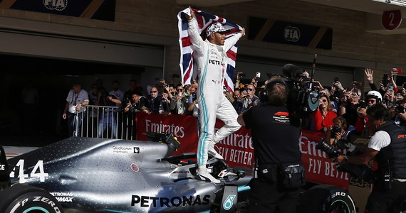 Fin Valtteri Bottas z Mercedesa wygrał wyścig Formuły 1 o Grand Prix USA w Austin. Drugi był Brytyjczyk Lewis Hamilton (Mercedes), który zapewnił sobie szósty tytuł mistrza świata. Robert Kubica (Williams) z powodu awarii wycofał się na 34. okrążeniu.