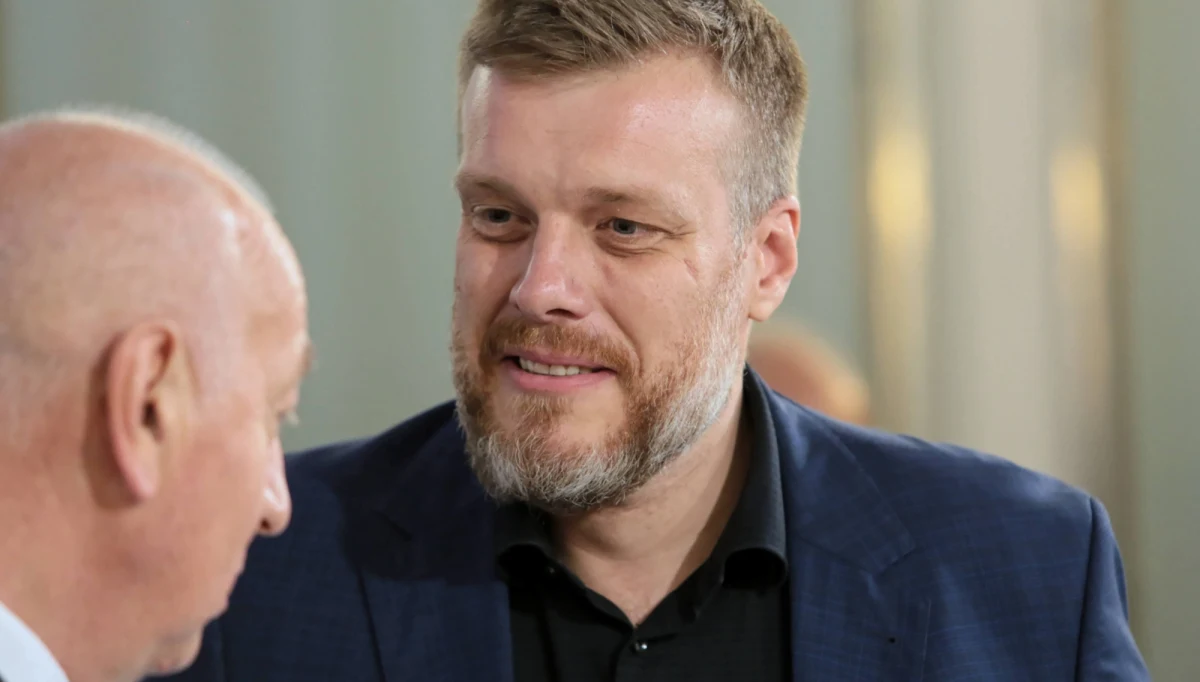 We wtorek odbędzie się posiedzenie władz krajowych Lewicy Razem ws. formuły reprezentacji w Sejmie - powiedział jeden z liderów ugrupowania Adrian Zandberg. Lewica Razem może stworzyć osobne koło w Sejmie, bądź razem z SLD i Wiosną wejść w skład jednego klubu. 