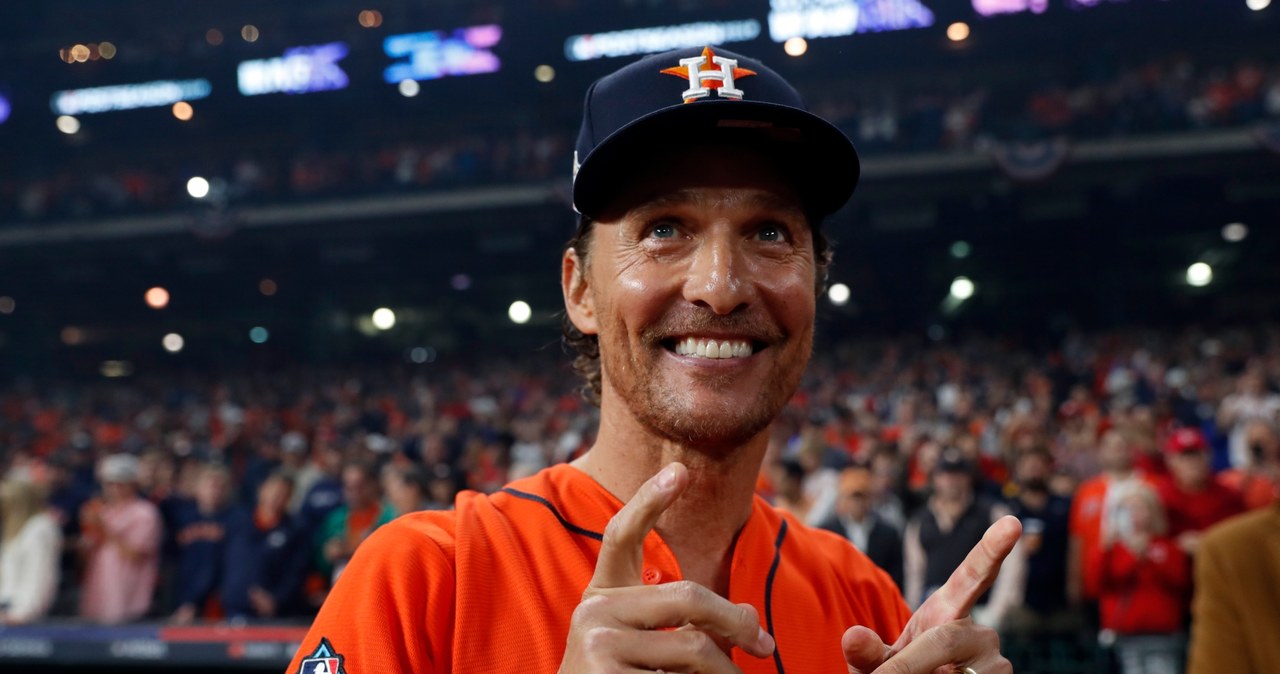 Od lat Matthew McConaughey jest ustatkowanym mężem i ojcem trojga dzieci. Ale w okresie kawalerskiego życia, gdy już był znanym aktorem, zdecydował się na odważny ruch - przeprowadził się z mieszkania do przyczepy kempingowej. 4 listopada gwiazdor obchodzi 50. urodziny.