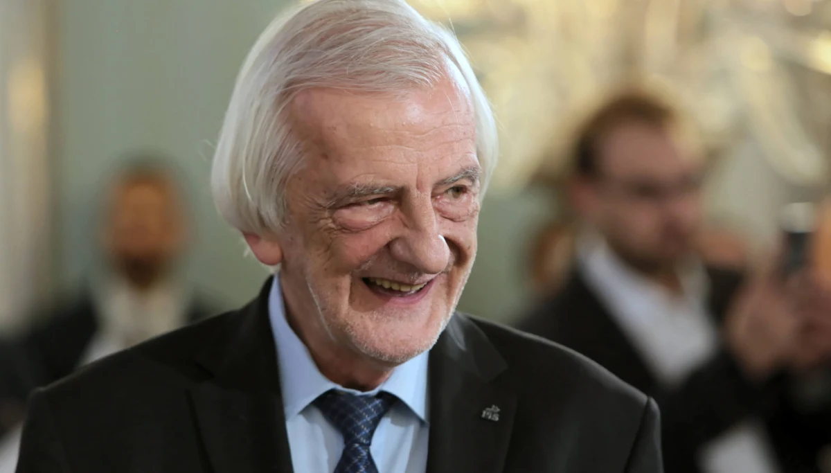 Stanisław Piotrowicz, Krystyna Pawłowicz i Elżbieta Chojna-Duch, którzy są kandydatami na sędziów Trybunału Konstytucyjnego. To osoby bardzo kompetentne, zasłużone dla wymiaru sprawiedliwości - powiedział szef klubu Prawa i Sprawiedliwości Ryszard Terlecki.