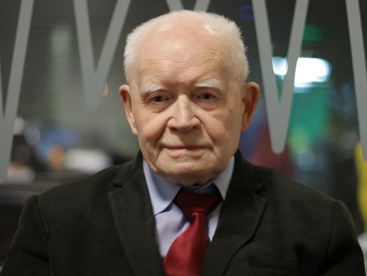 "To bardzo głębokie upokorzenie Trybunału Konstytucyjnego" – w tak mocnych słowach zgłoszenie Krystyny Pawłowicz i Stanisława Piotrowicza jako kandydatów na sędziów TK skomentował prof. Adam Strzembosz. W rozmowie z dziennikarzem RMF FM Tomaszem Skorym, prof. Strzembosz, były I Prezes Sądu Najwyższego nie krył swojego poruszenia po ogłoszeniu przez szefa klubu PiS Ryszarda Terleckiego nazwisk kandydatów tego ugrupowania na sędziów TK. 3 grudnia 9-letnie kadencje kończy trzech sędziów Trybunału: Marek Zubik, Piotr Tuleja i Stanisław Rymar. Kandydatami PiS na sędziów TK są teraz Krystyna Pawłowicz, Stanisław Piotrowicz oraz Elżbieta Chojna-Duch.