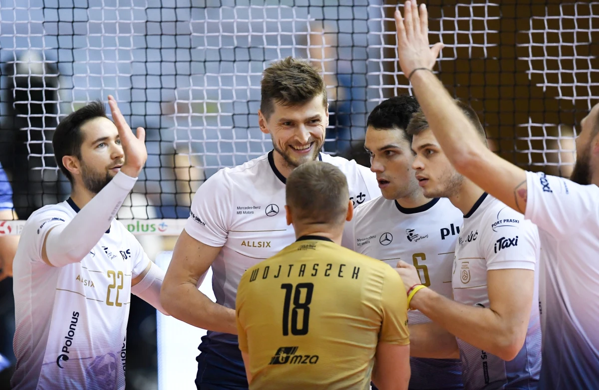 Projekt Warszawa wygrał spotkanie 3. kolejki PlusLigi z zespołem Ślepsk Malow Suwałki. Gospodarze postawili się jednak wicemistrzom Polski i wygrali trzeciego seta spotkania. "Trzeba się cieszyć z wywalczenia kompletu punktów, ale i wyciągnąć wnioski" - zaznaczył siatkarz stołecznej ekipy Piotr Nowakowski.