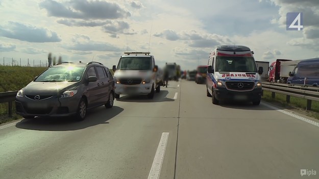 Nowe odcinki najpopularniejszego polskiego programu o funkcjonariuszach Wydziału Ruchu Drogowego, pokazujący codzienną pracę patroli policyjnych w różnych miastach Polski. Uchwycone w nim zdarzenia i zachowania kierowców pokazują, co może spotkać każdego z nas, pozwalają zobaczyć z innej perspektywy niebezpieczne sytuacje na drogach i dają szansę uczenia się na błędach innych. Oprócz wypadków, karamboli i efektownych akcji policjantów, w programie widzimy wiele różnorodnych sytuacji – zabawnych i smutnych, typowych i zaskakujących, kuriozalnych i pouczających. Scenariusz pisze samo życie i kierowcy poruszający się po naszych drogach. 