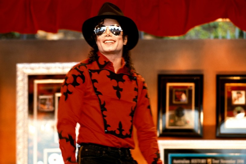 Po raz siódmy z rzędu w rankingu najlepiej zarabiających po śmierci gwiazd zwyciężył Król Popu Michael Jackson.