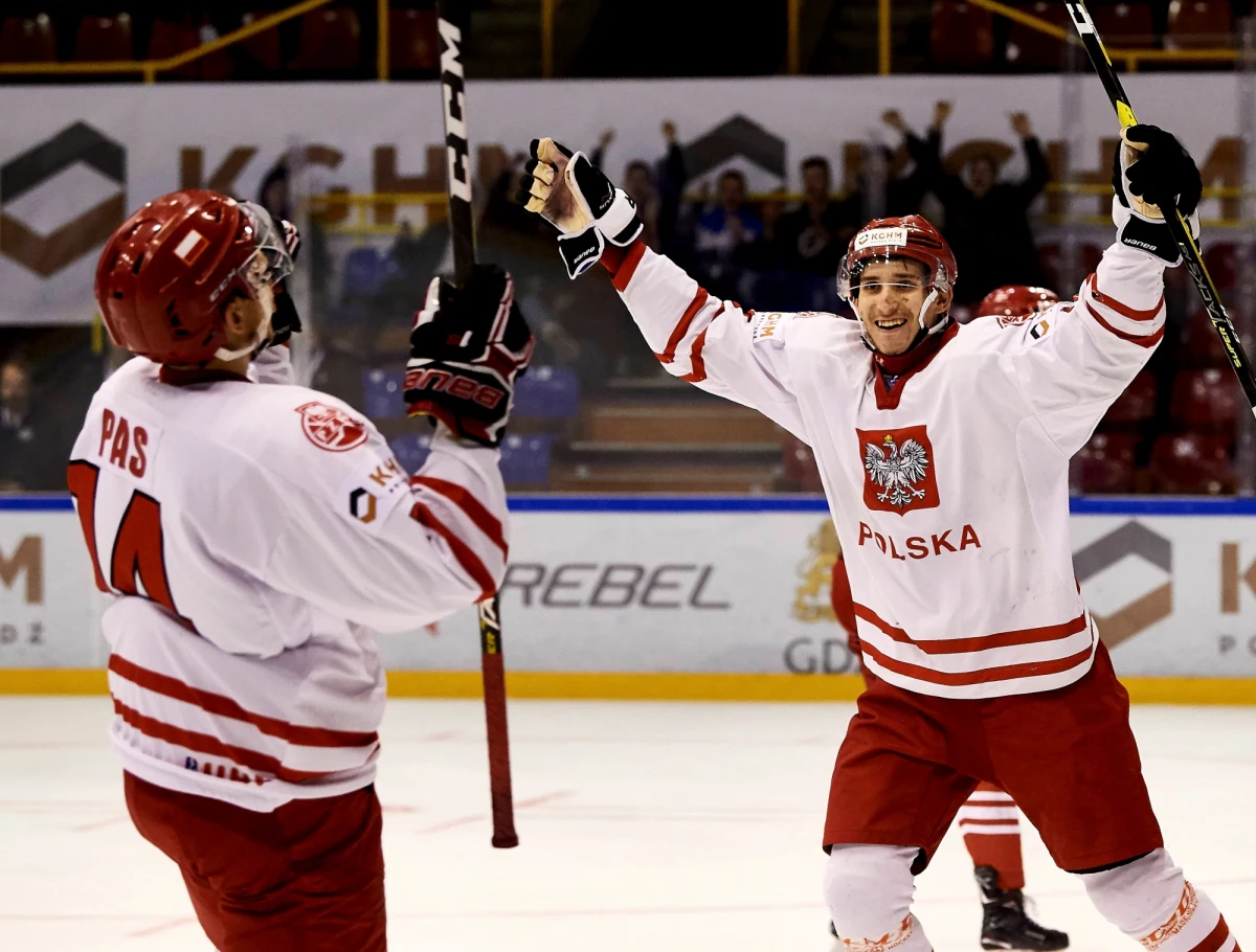 Już w najbliższy weekend, od 8 do 10 listopada, w Gdańsku rozegrany zostanie turniej Euro Ice Hockey Challenge o Puchar Niepodległości. Oprócz reprezentacji Polski na tafli hali Olivia wystąpią Włosi, czyli kadra grająca dziś w elicie światowego hokeja, a także Japończycy, z którymi biało-czerwoni zmierzą się w kwietniowych MŚ Dywizji 1B, i Węgrzy. O promocji hokejowej reprezentacji i znaczeniu turnieju w Gdańsku rozmawia z wiceprezesem Polskiego Związku Hokeja na Lodzie Robertem Walczakiem Wojciech Marczyk z redakcji sportowej RMF FM.