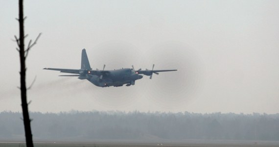 Awaryjne lądowanie wojskowego samolotu Herkules C-130 na lotnisku w podkrakowskich Balicach. Załoga maszyny zgłosiła problemy techniczne. Samolot leciał z Wrocławia.