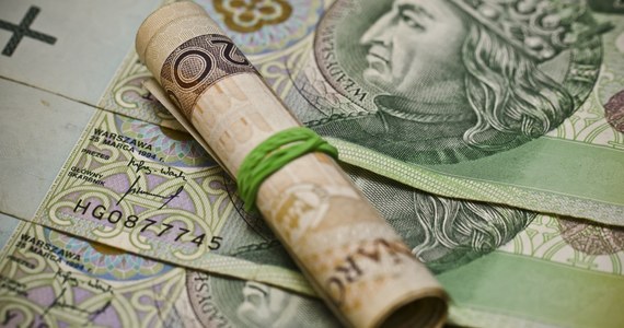 Nawet 6 miliardów złotych może zyskać rząd, poprzez opóźnianie likwidacji otwartych funduszy emerytalnych - pisze środowa "Rzeczpospolita". 