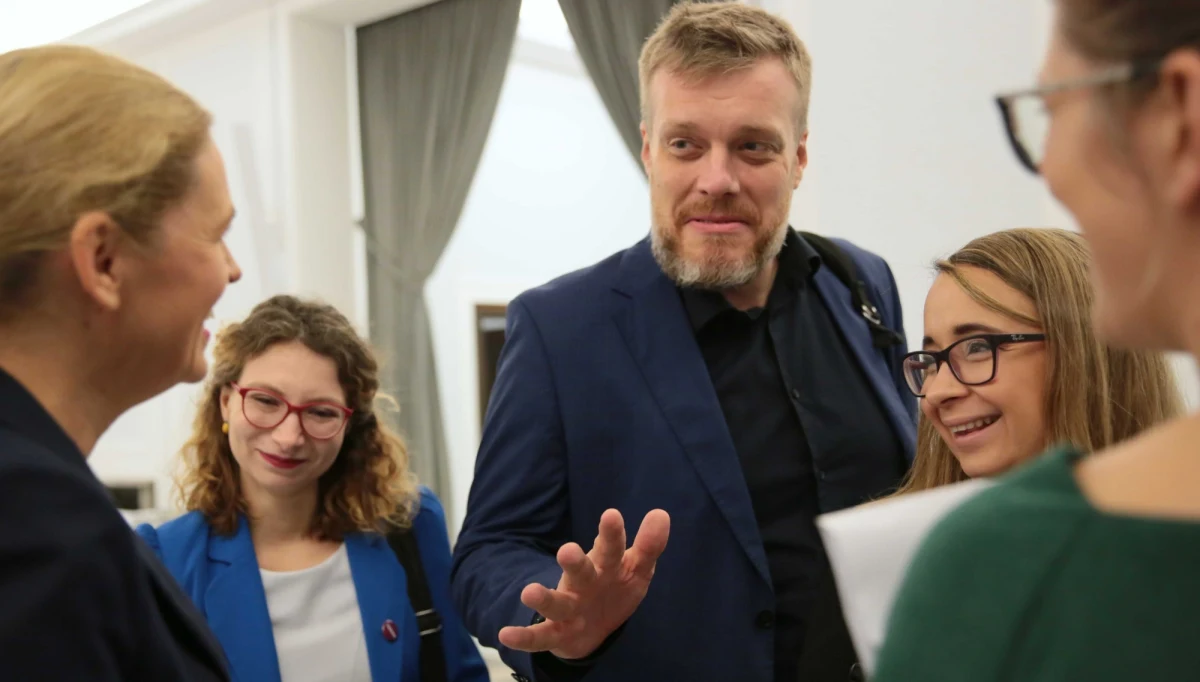 Rada Krajowa Lewicy Razem opowiedziała się za dołączeniem szóstki posłów i posłanek tej partii do wspólnego klubu lewicy. Oficjalnie politycy Sojuszu Lewicy Demokratycznej, Wiosny i Lewicy Razem mają ogłosić tę decyzję w Sejmie przed posiedzeniem wspólnego klubu. 