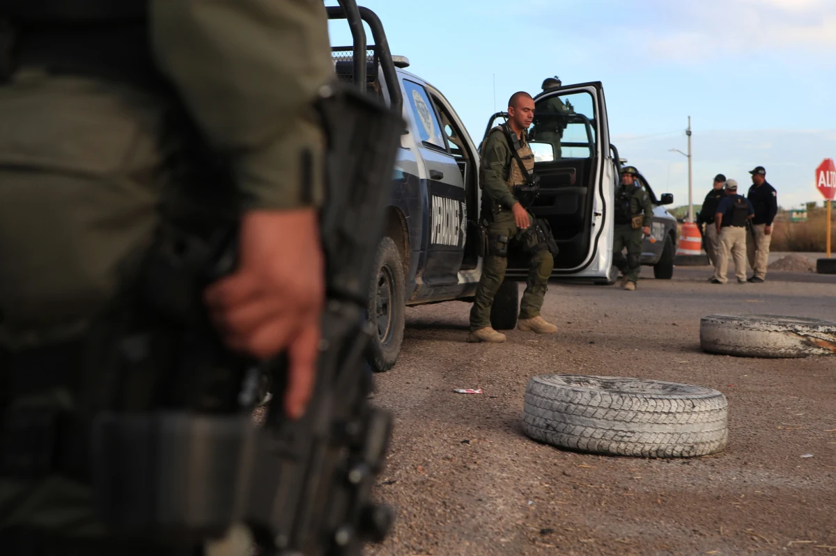13-letni chłopiec przeżył atak członków meksykańskiego kartelu narkotykowego na konwój samochodów, którym podróżowała rodzina amerykańskich mormonów. Chłopiec ukrył w zaroślach rodzeństwo, a sam przeszedł 23 km w poszukiwaniu pomocy. W poniedziałkowym ataku zginęły trzy kobiety i sześcioro dzieci. 