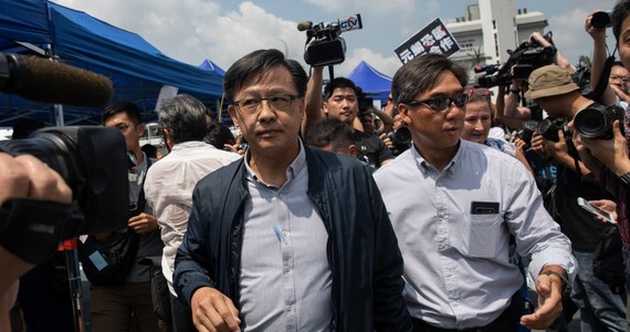 Propekiński poseł parlamentu Hongkongu Junius Ho - jedna z najbardziej znienawidzonych przez uczestników trwających tam prodemokratycznych protestów postaci - został zaatakowany nożem przez mężczyznę, który udawał jego zwolennika. Junius Ho trafił do szpitala.