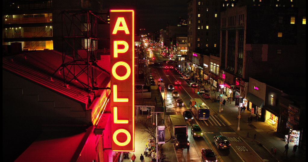 "Teatr Apollo" to dokument HBO opowiadający fascynującą historię kultowego Apollo Theatre na Manhattanie. Film zawiera archiwalne nagrania występów oraz szereg rozmów z takimi artystami jak Angela Bassett, Patti LaBelle, Paul McCartney, Jamie Foxx czy Common. Film od 7 listopada dostępny jest już w HBO GO. 