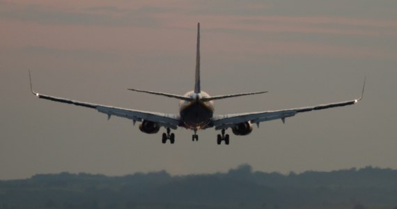 Linie American Airlines poinformowały w piątek, że przedłużyły okres wycofania z eksploatacji samolotów Boeing 737 MAX do 5 marca 2020 roku. Wcześniej podobną decyzję podjęły linie Southwest Airlines. Po dwóch katastrofach z marca 2019 roku i października 2018 roku Boeingi 737 MAX zostały wycofane z eksploatacji przez wszystkie linie lotnicze.
