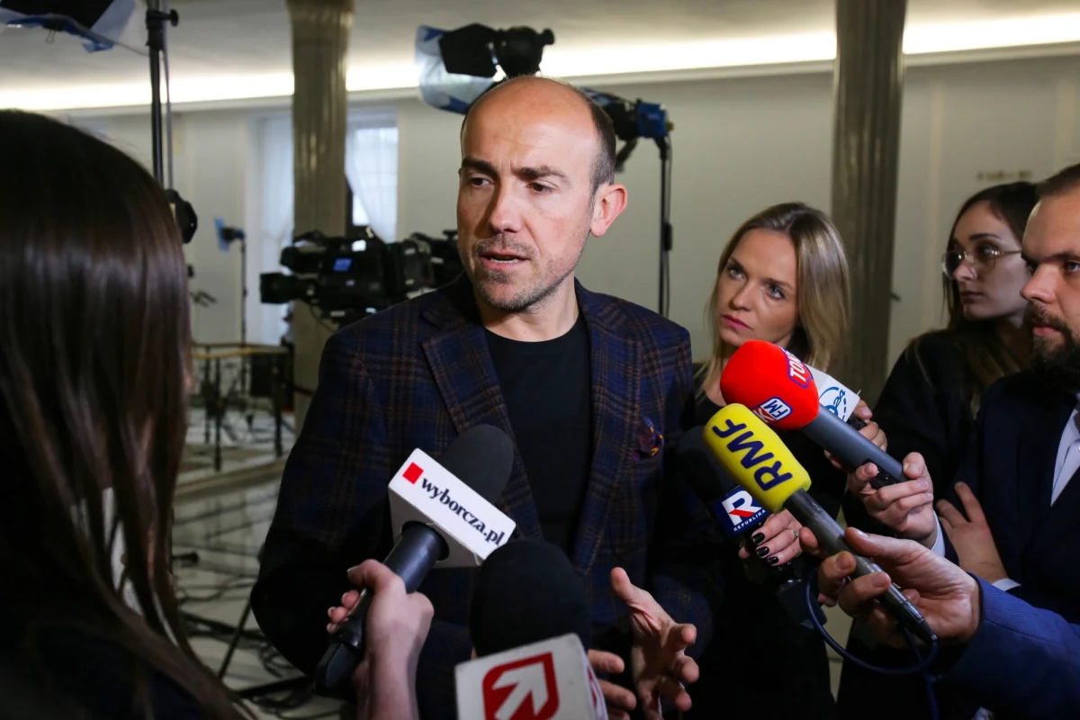 Borys Budka z Platformy Obywatelskiej nie jest zaskoczony składem nowego rządu PiS. Uważa, że ustalił go Jarosław Kaczyński, a w procesie jego tworzenia całkowicie pominięto prezydenta Andrzeja Dudę. "Cztery lata temu przynajmniej jeżdżono do prezydenta Andrzeja Dudy dyskutując o składzie rządu" - powiedział. Zarys nowego rządu oraz nazwiska przyszłych ministrów w piątek wieczorem przedstawił premier Mateusz Morawiecki.