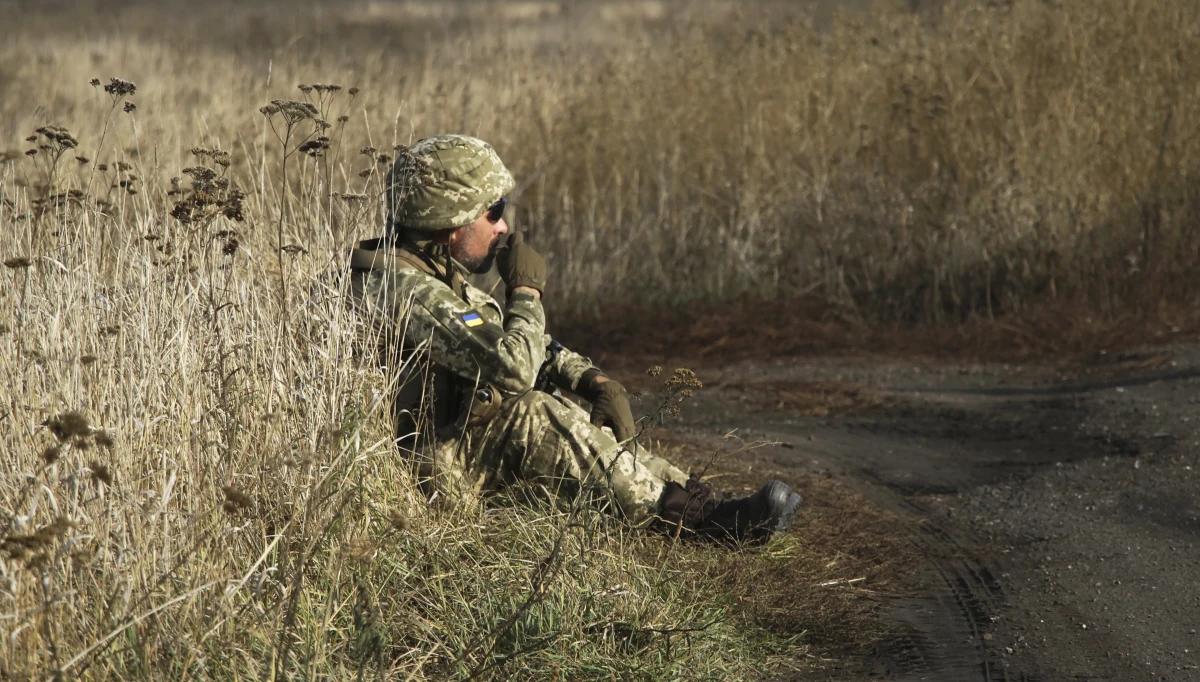 Siły rządowe Ukrainy i separatyści w Donbasie rozpoczęli wycofywanie wojsk i uzbrojenia z odcinku frontu w rejonie miejscowości Petriwske w obwodzie donieckim - podają obecni w regionie dziennikarze. 