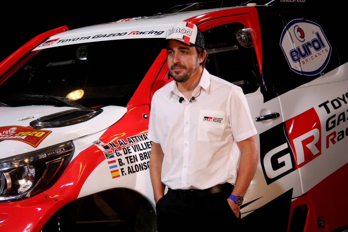 Dwukrotny mistrz świata Formuły 1 Hiszpan Fernando Alonso zajął trzecie miejsce w rajdzie terenowym Al Ula-Neom Rally, rundzie Saudi Toyota Desert Rally Championship - Rally Qassim. Hiszpan wraz z pilotem Marcem Comą przygotowują się do startu w Rajdzie Dakar 2020.