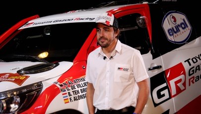 Dwukrotny mistrz świata F1 Fernando Alonso szybki także na pustyni