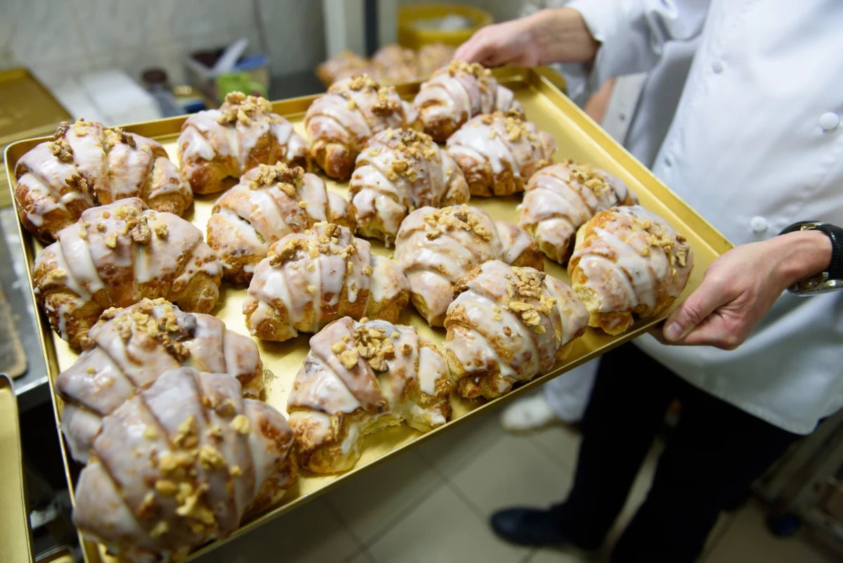 To najsłodszy symbol Poznania, a jednocześnie przysmak, który kojarzy się z 11 listopada. Mowa o świętomarcińskich rogalach. Z czego są zrobione te prawdziwe?
