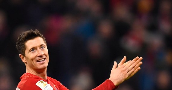 Robert Lewandowski zdobył dwie bramki, przyczyniając się do zwycięstwa obrońców tytułu nad Borussią Dortmund 4:0 w hicie niemieckiej ekstraklasy. Polak trafił do siatki w każdej z 11 kolejek i do tej pory w tym sezonie zdobył już 16 goli.