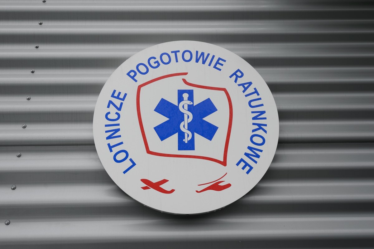 Załoga śmigłowca Lotniczego Pogotowia Ratunkowego LPR oślepiona światłem lasera w okolicach Warszawy. To kolejny taki - skrajnie niebezpieczny - incydent, do którego doszło w ostatnich miesiącach. Na szczęście pilotowi maszyny udało się bezpiecznie wylądować.