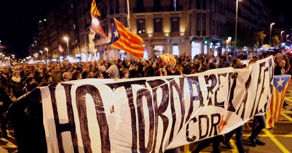 Kilkadziesiąt tysięcy separatystów brało udział w sobotę w organizowanych na terenie Katalonii wiecach i blokadach dróg przed niedzielnymi wyborami do hiszpańskiego parlamentu. Demonstranci nie zgadzają się z wyrokami więzienia dla regionalnych polityków.